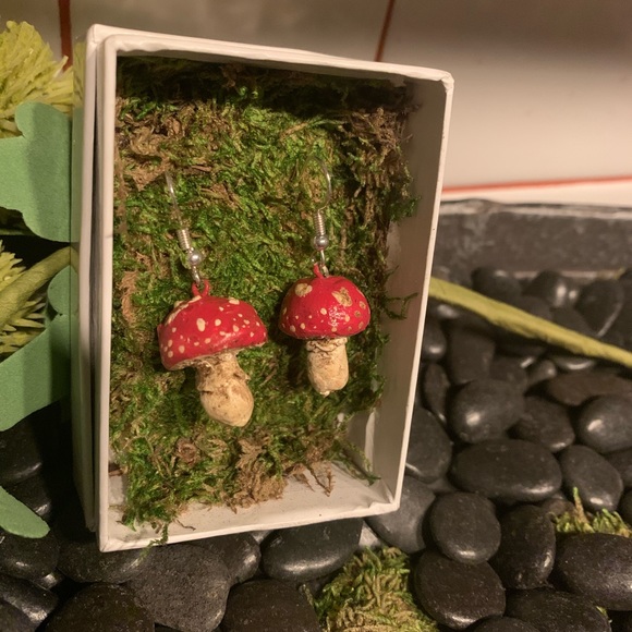 Realistic Amanita mushroom earrings/necklace/ornaments - Picture 5 of 5